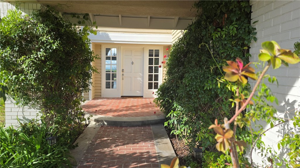 8 Miranda Irvine, CA 92603 - Photo 6 of 32 a front view of a house with garden