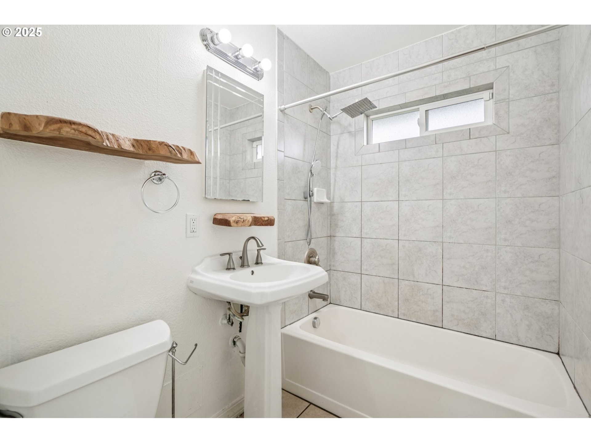 2537 Northeast 111th Avenue Portland, OR 97220 - Photo 23 of 35