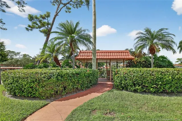 $105,000 | 2600 Southeast Ocean Boulevard, Unit M10, Stuart, FL 34996