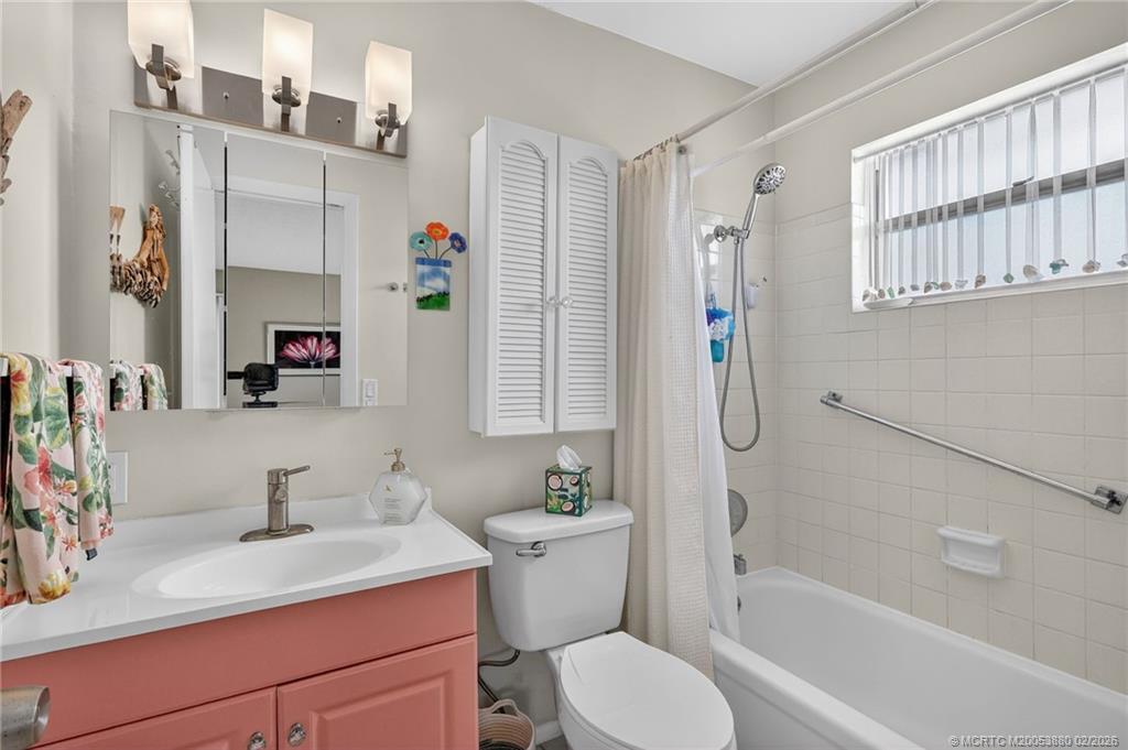 2600 Southeast Ocean Boulevard, Unit M10 Stuart, FL 34996 - Photo 15 of 36 En suite bathroom.