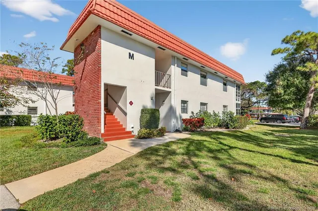$105,000 | 2600 Southeast Ocean Boulevard, Unit M10, Stuart, FL 34996