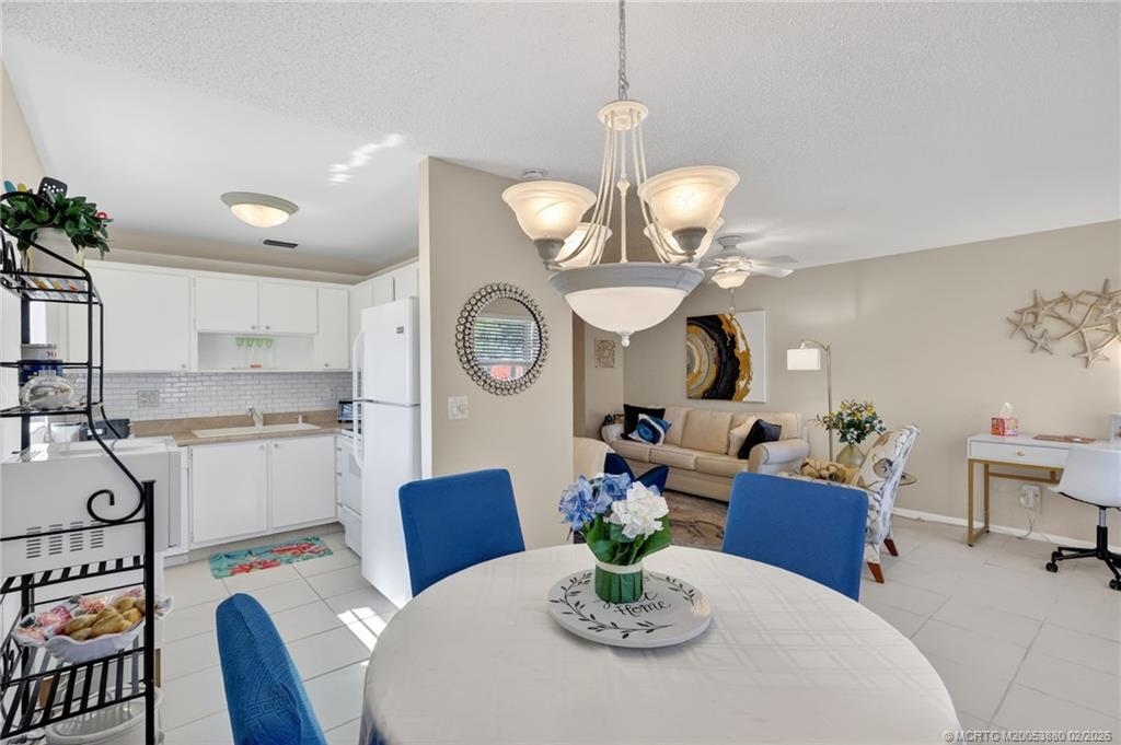 2600 Southeast Ocean Boulevard, Unit M10 Stuart, FL 34996 - Photo 5 of 36 Great flow from the kitchen, dining and living spaces.
