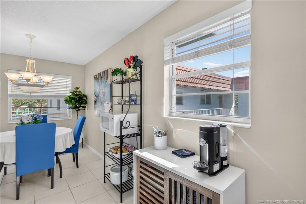 2600 Southeast Ocean Boulevard, Unit M10 Stuart, FL 34996 - Photo 6 of 36 Enjoy all the windows in this bright corner home.