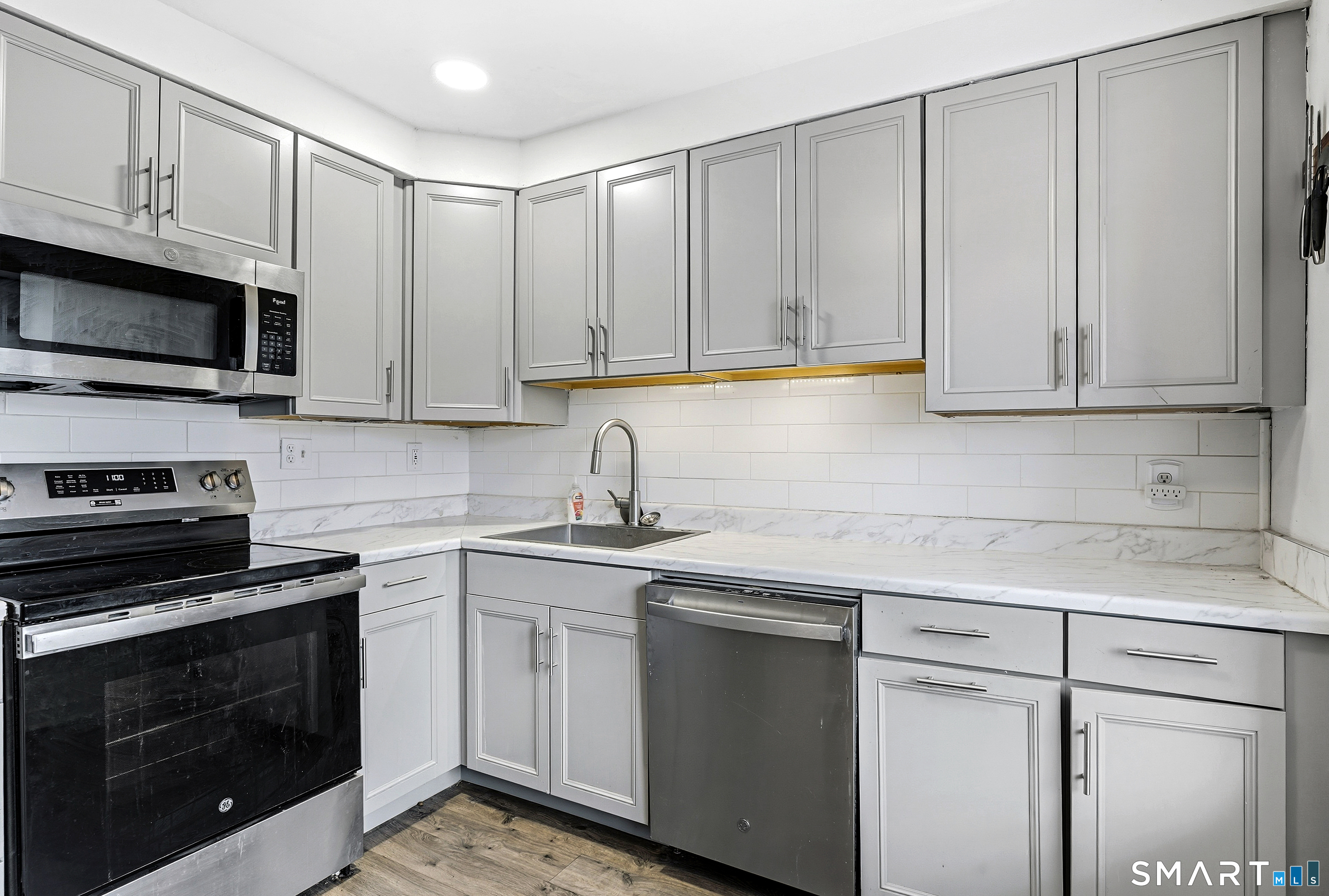 1 East Hayestown Road, Unit 15 Danbury, CT 06811 - Photo 9 of 24