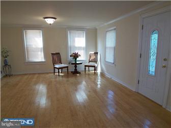 354 Ashbourne Road Cheltenham, PA 19012 - Photo 3 of 8 Living Room