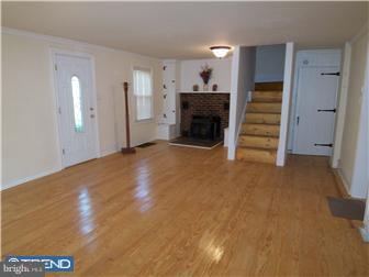 354 Ashbourne Road Cheltenham, PA 19012 - Photo 4 of 8 Living Room