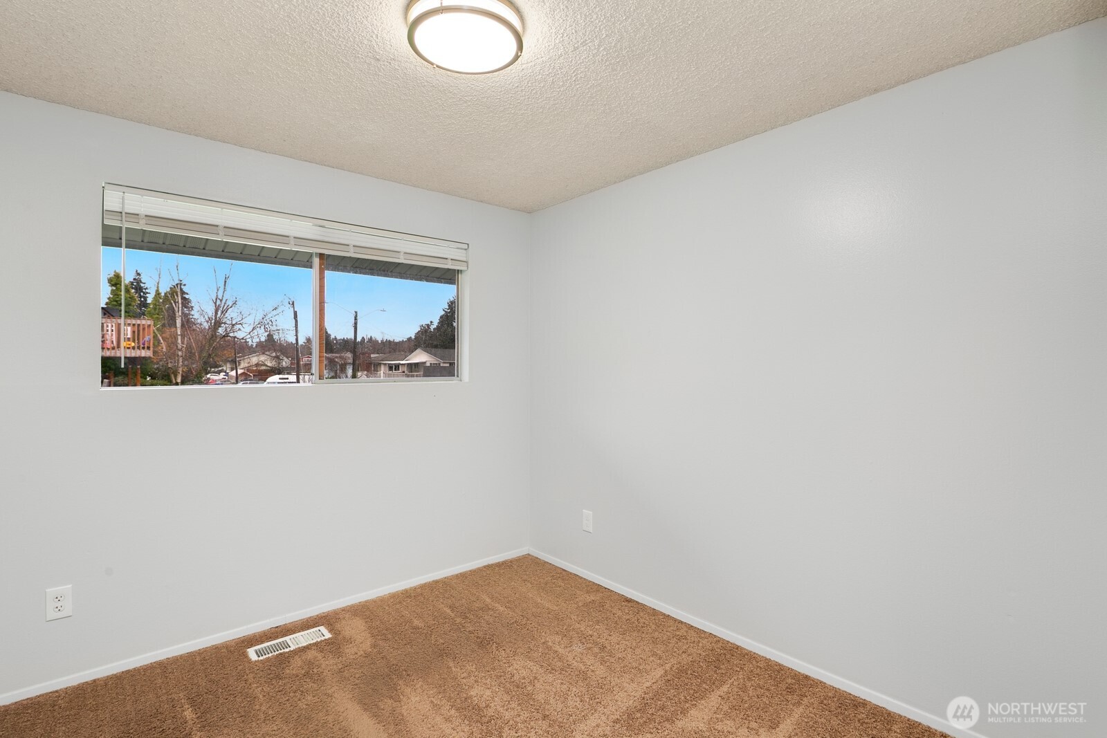 7537 44th Avenue South Seattle, WA 98118 - Photo 12 of 17