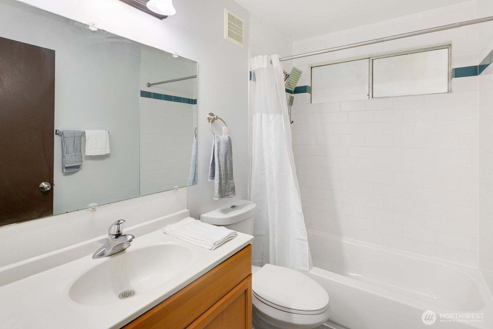 7537 44th Avenue South Seattle, WA 98118 - Photo 13 of 17