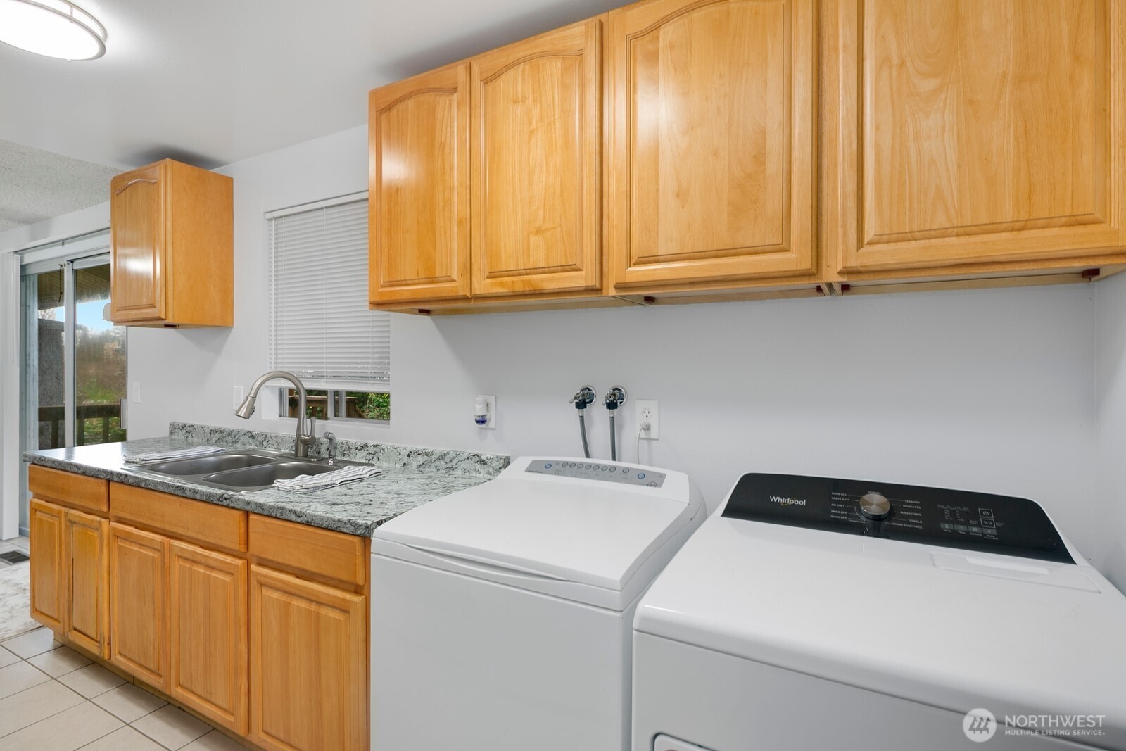 7537 44th Avenue South Seattle, WA 98118 - Photo 14 of 17