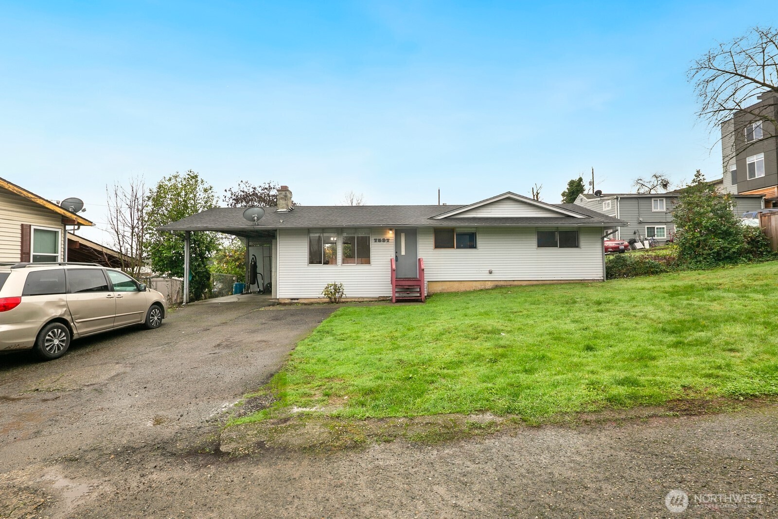 7537 44th Avenue South Seattle, WA 98118 - Photo 2 of 17