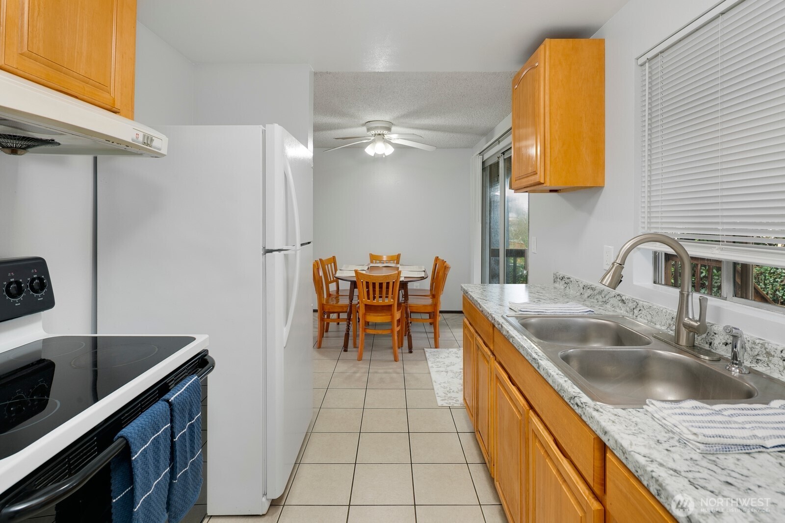 7537 44th Avenue South Seattle, WA 98118 - Photo 7 of 17