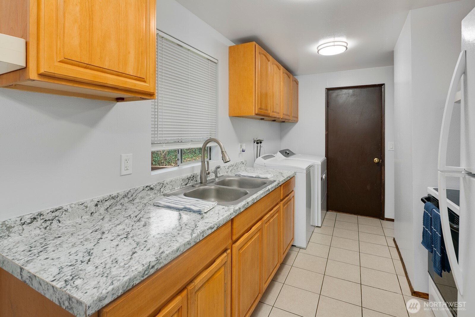 7537 44th Avenue South Seattle, WA 98118 - Photo 8 of 17