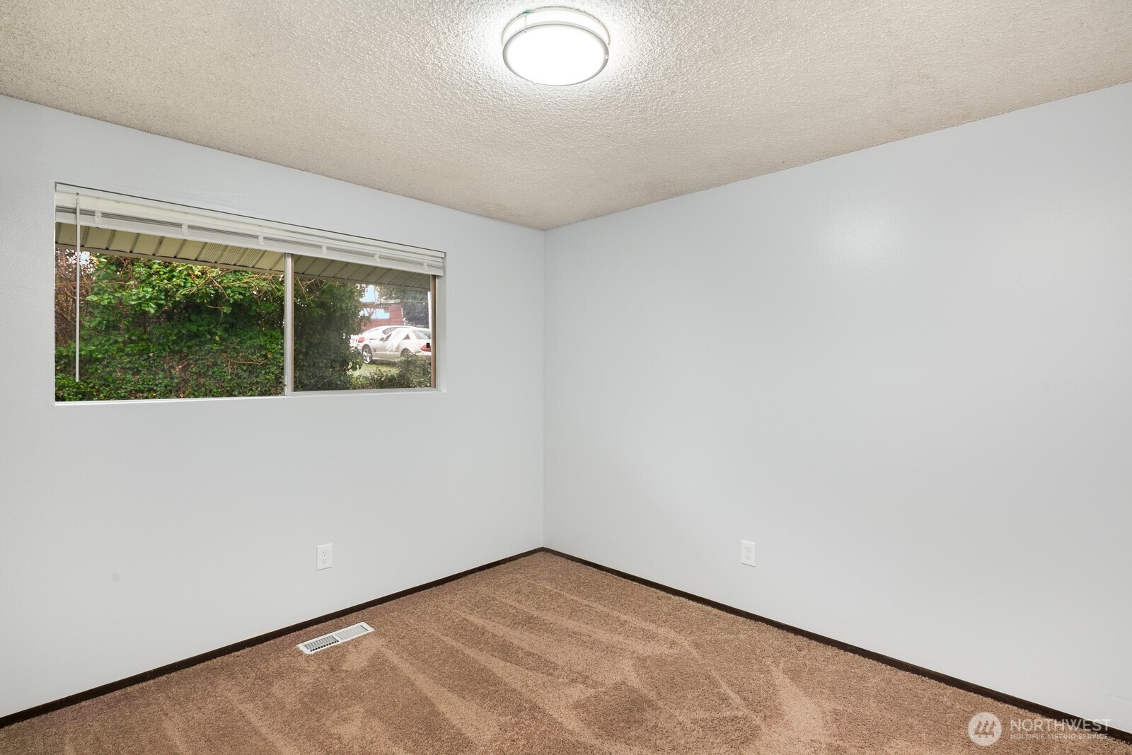 7537 44th Avenue South Seattle, WA 98118 - Photo 10 of 17