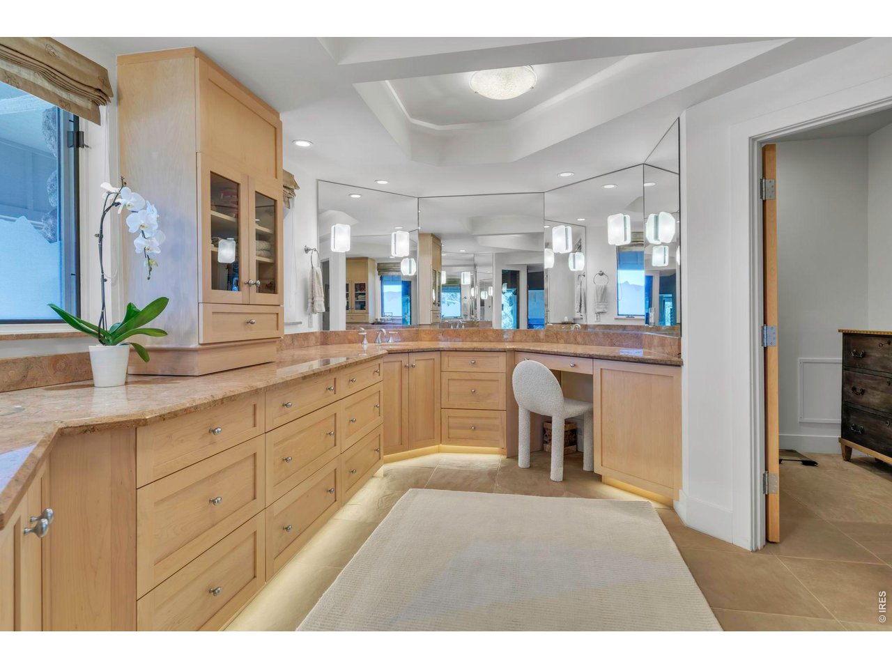 7321 Flagstaff Road Boulder, CO 80302 - Photo 17 of 50 Spacious primary bathroom