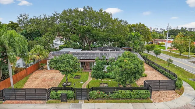 $1,792,700 | 19901 Northeast 21st Avenue, Miami, FL 33179