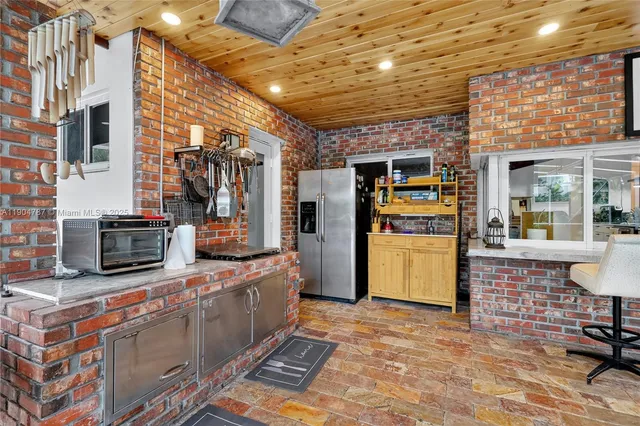 $1,792,700 | 19901 Northeast 21st Avenue, Miami, FL 33179