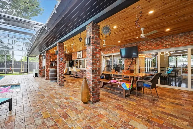 $1,792,700 | 19901 Northeast 21st Avenue, Miami, FL 33179