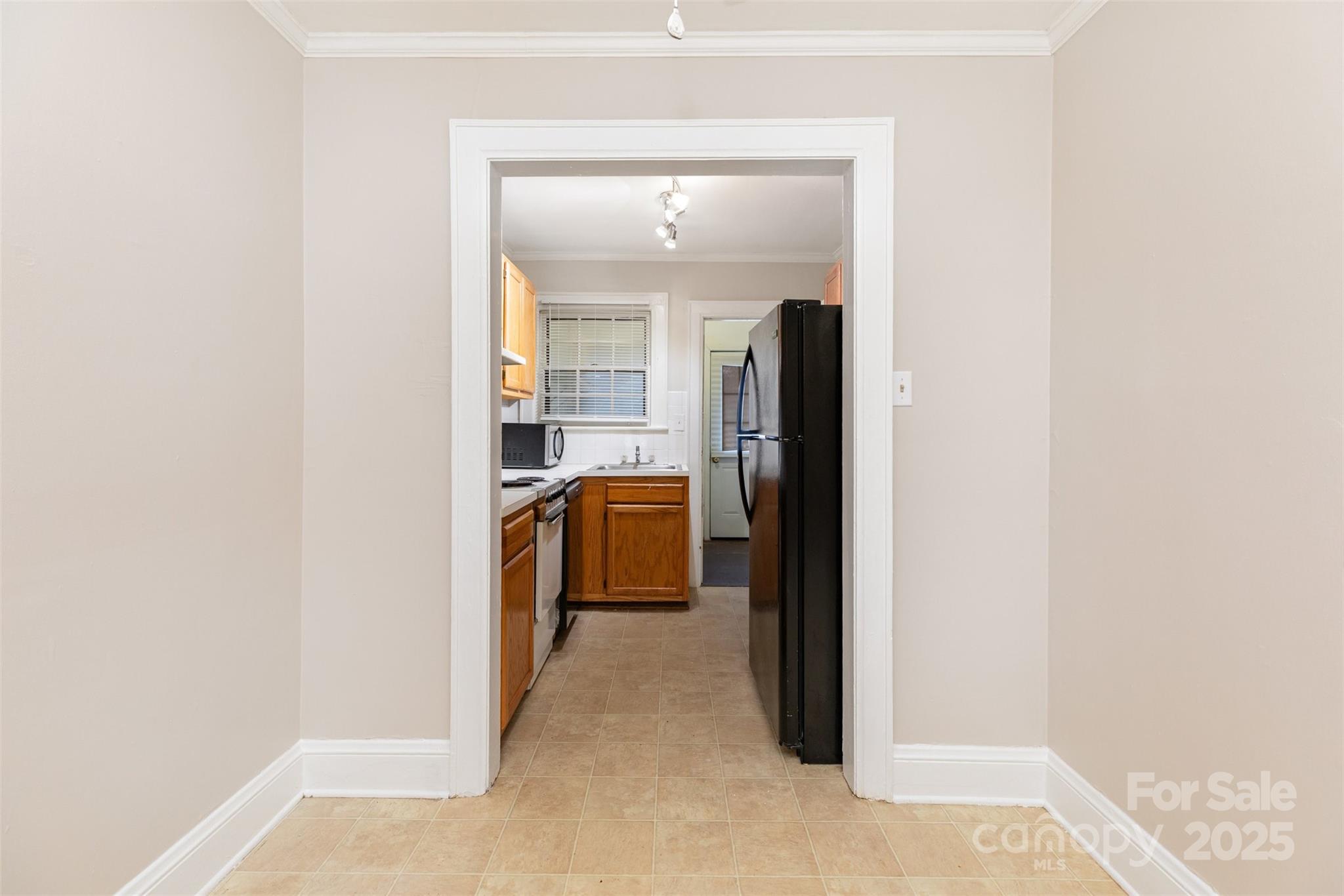 1412 Kenilworth Avenue Charlotte, NC 28203 - Photo 11 of 25 a view of a kitchen from the hallway