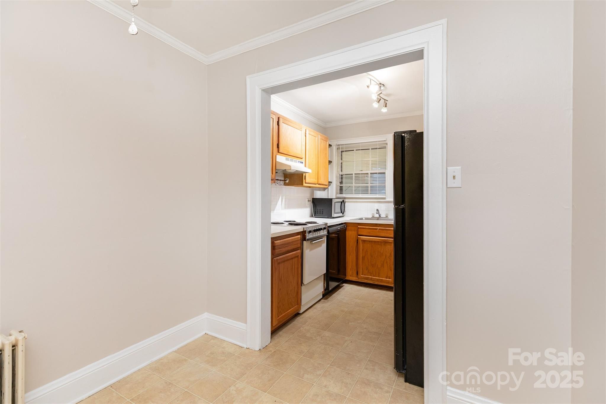 1412 Kenilworth Avenue Charlotte, NC 28203 - Photo 12 of 25 a kitchen with a refrigerator and a stove