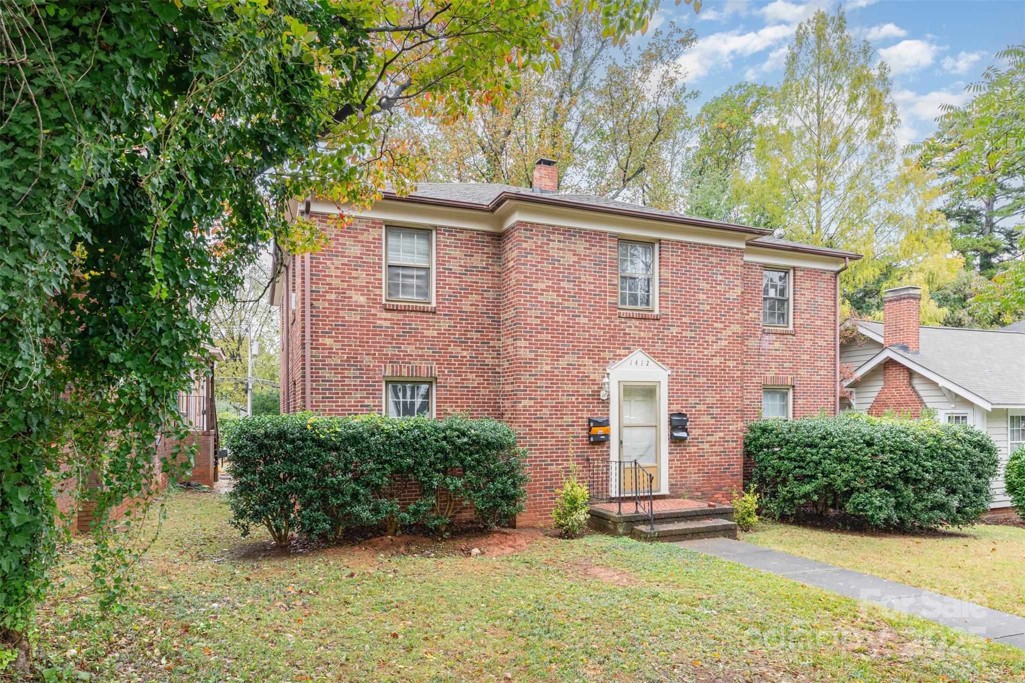 1412 Kenilworth Avenue Charlotte, NC 28203 - Photo 20 of 25 a front view of a house with a yard