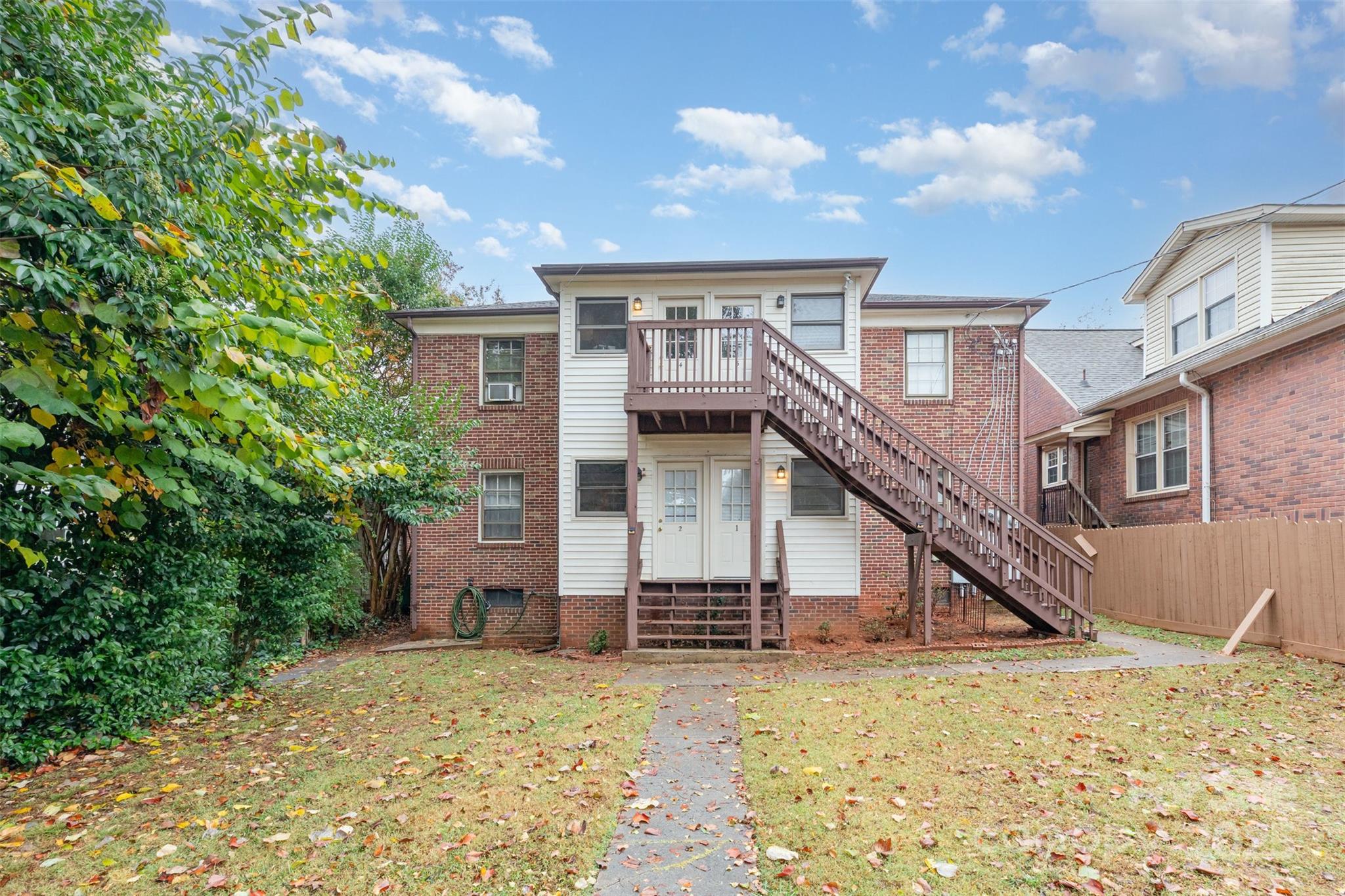 1412 Kenilworth Avenue Charlotte, NC 28203 - Photo 21 of 25 front view of a house with a yard