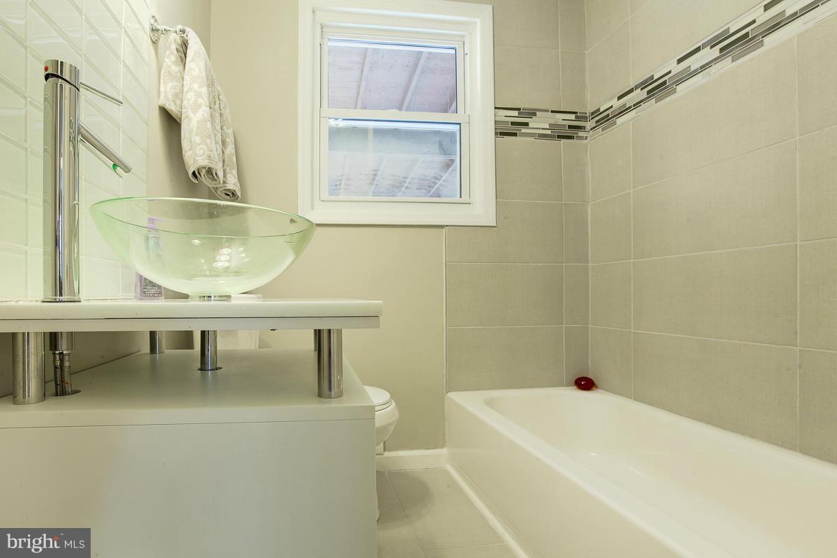 718 Greenwood Road Baltimore, MD 21208 - Photo 16 of 24 Bath