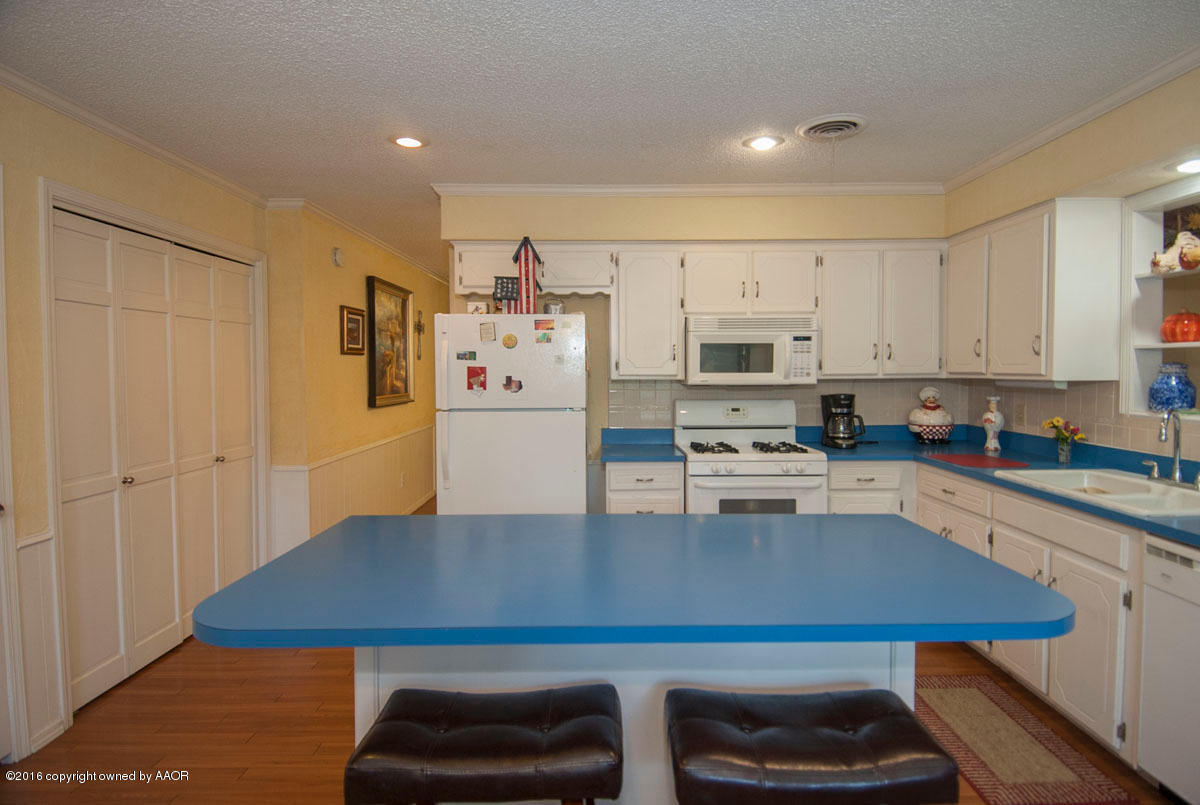 KITCHEN VIEW 1