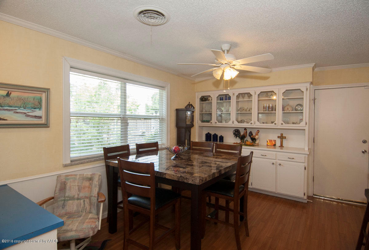 6827 Rochelle Lane Amarillo, TX 79109 - Photo 9 of 29 BREAKFAST NOOK