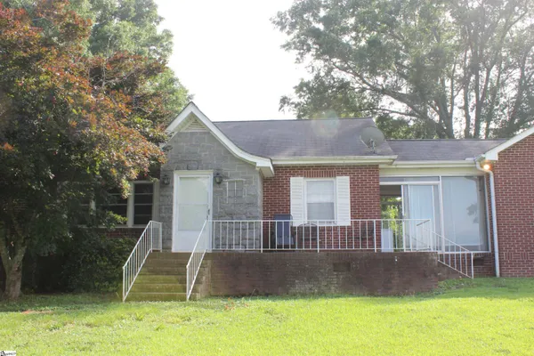 $199,000 | 109 South Greenwood Avenue, Ware Shoals, SC 29692