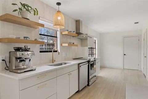 $497,500 | 1001 East Applegate Drive, Austin, TX 78753