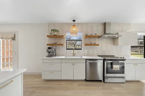 $497,500 | 1001 East Applegate Drive, Austin, TX 78753