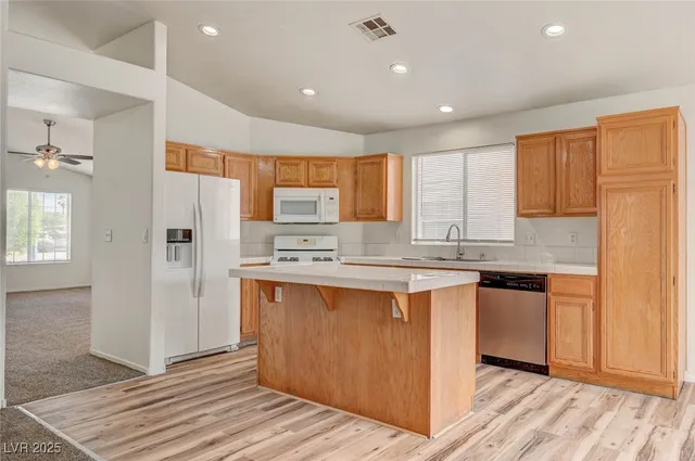 $2,040 | 9573 Paradise Road, Las Vegas, NV 89123