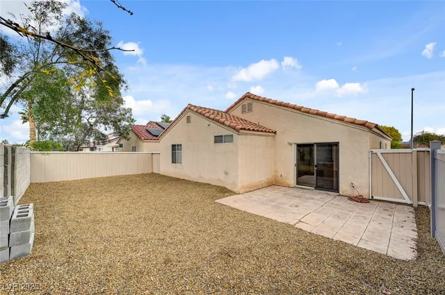 $2,040 | 9573 Paradise Road, Las Vegas, NV 89123