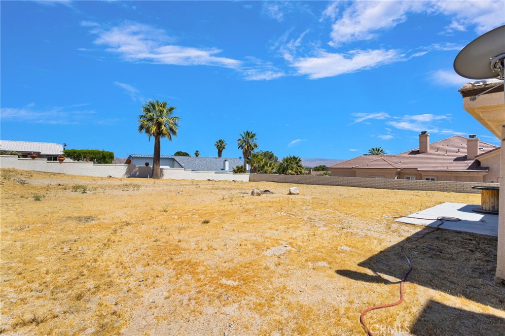 16245 Ridge View Drive Apple Valley, CA 92307 - Photo 5 of 80