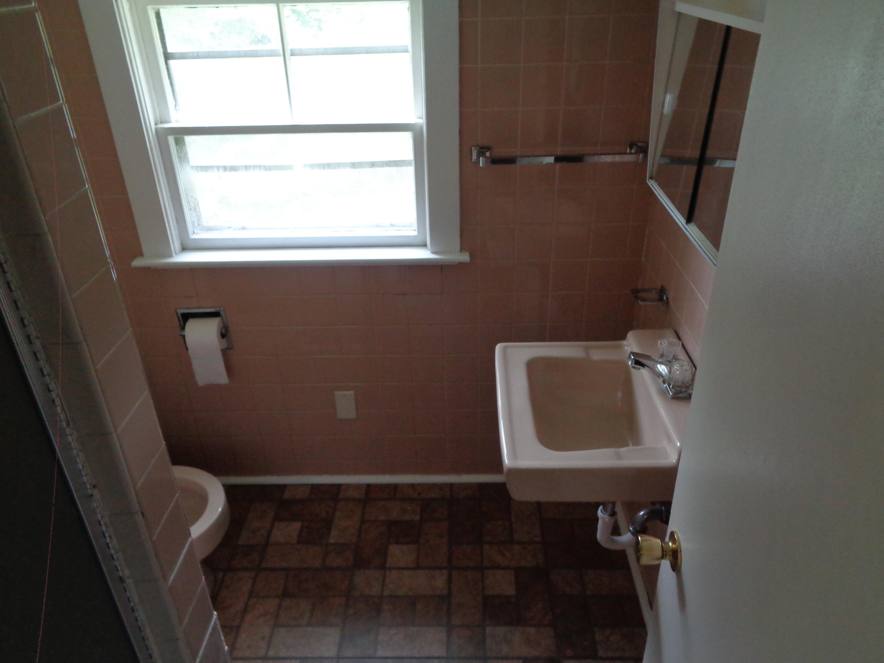 164 Franklin Street Ellsworth, ME 04605 - Photo 30 of 45 Apartment Bathroom