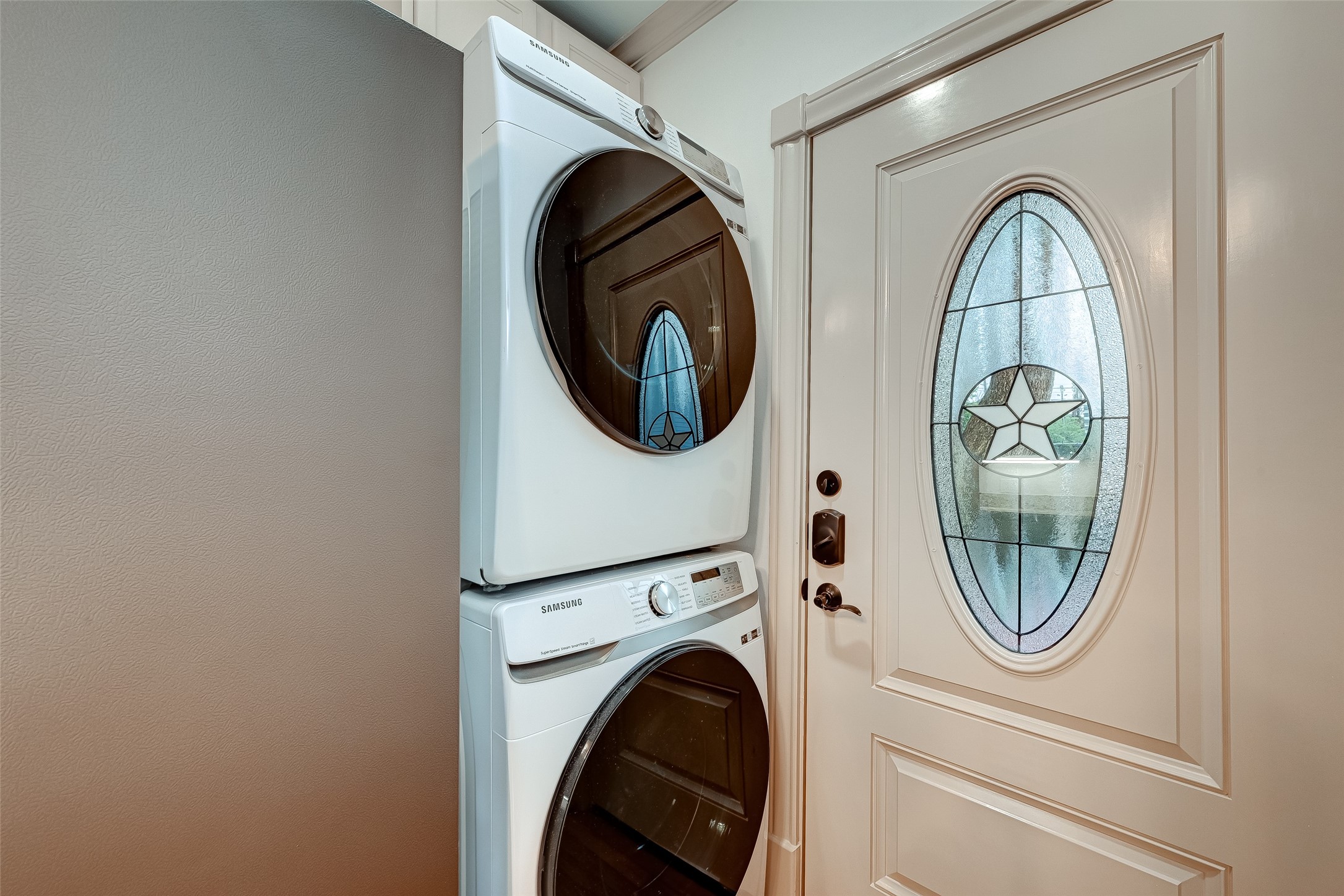 2009 State Street Houston, TX 77007 - Photo 13 of 42 full sized washer & gas dryer
