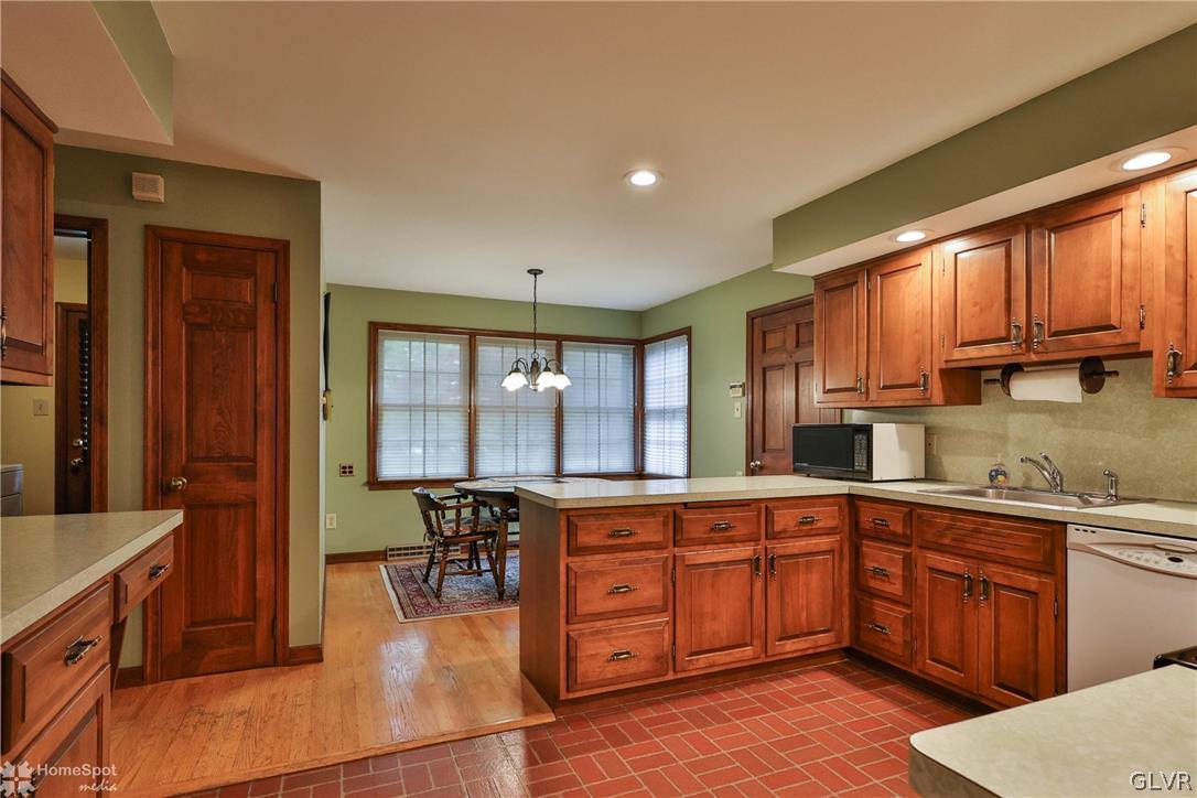 737 Yorkshire Road Bethlehem, PA 18017 - Photo 9 of 35 Gallery Image 9