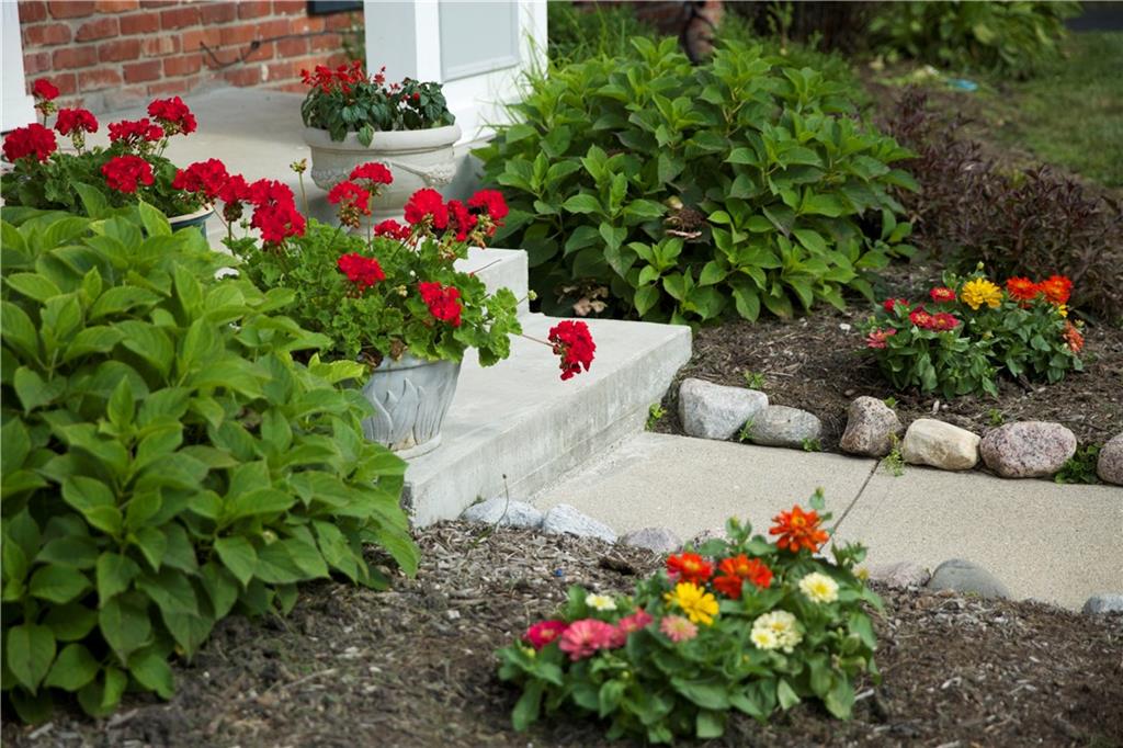 8074 Claridge Road Indianapolis, IN 46260 - Photo 3 of 42 Gallery Image 3