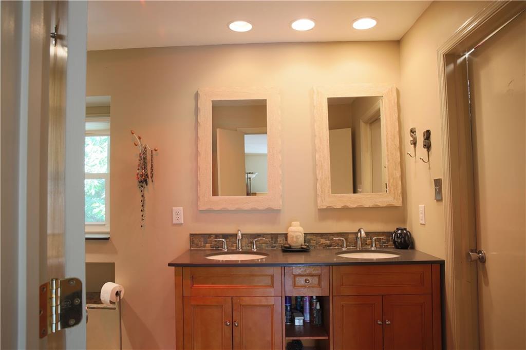 8074 Claridge Road Indianapolis, IN 46260 - Photo 24 of 42 Gallery Image 24