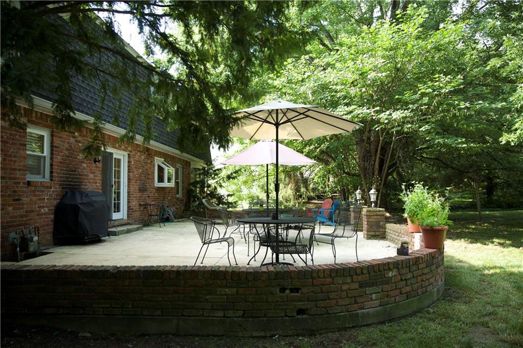 8074 Claridge Road Indianapolis, IN 46260 - Photo 4 of 42 Gallery Image 4