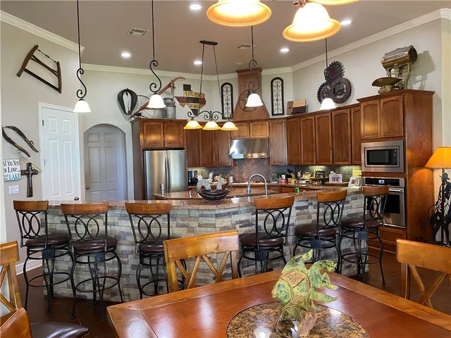 $1,444,000 | 405 Lcr 737, Thornton, TX 76687