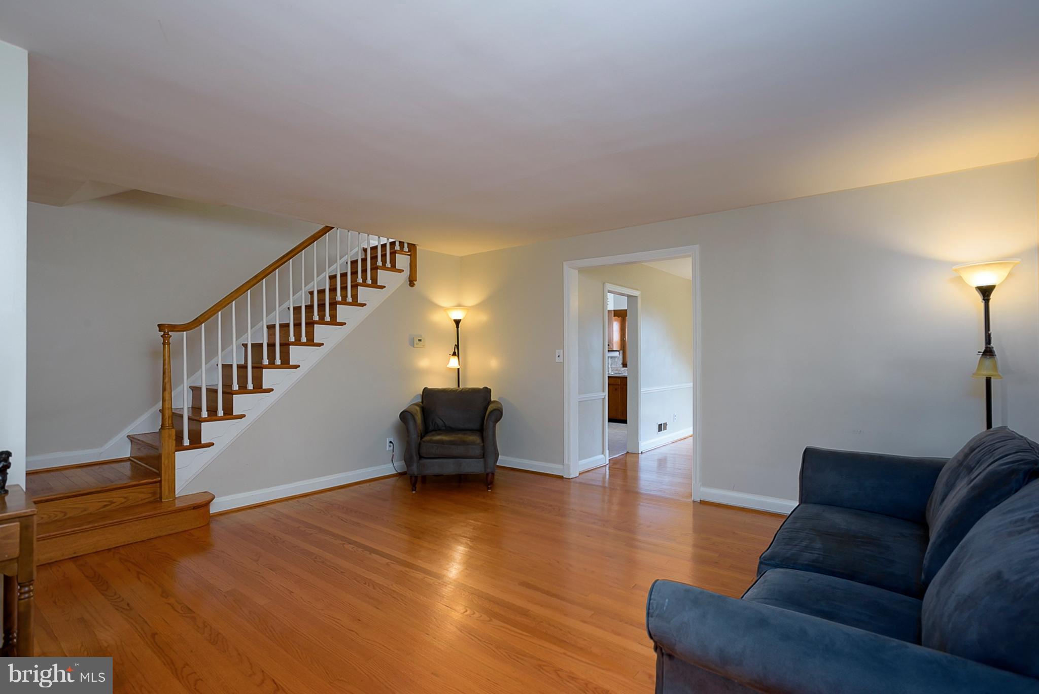 347 Whitfield Road Baltimore, MD 21228 - Photo 3 of 28 Living Room