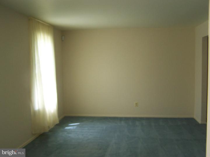 330 Magnolia Road Warminster, PA 18974 - Photo 5 of 25 Living Room