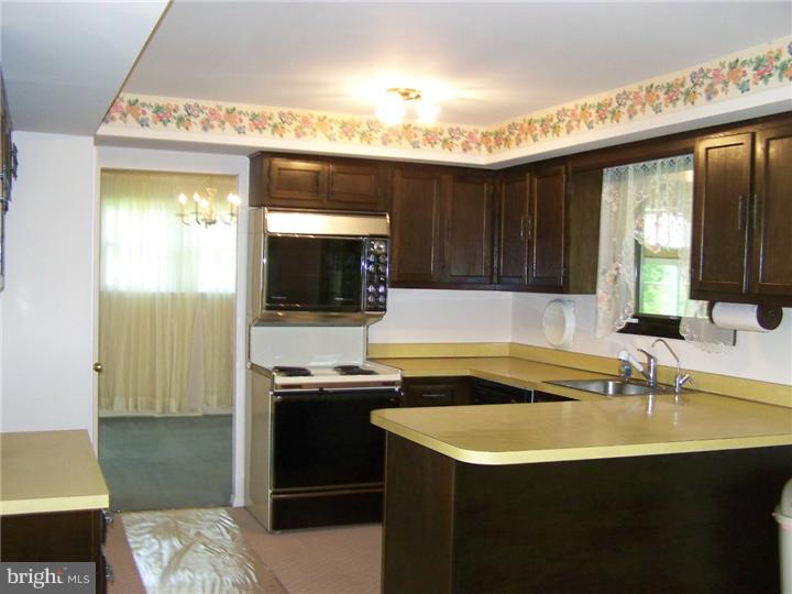 330 Magnolia Road Warminster, PA 18974 - Photo 6 of 25 Kitchen