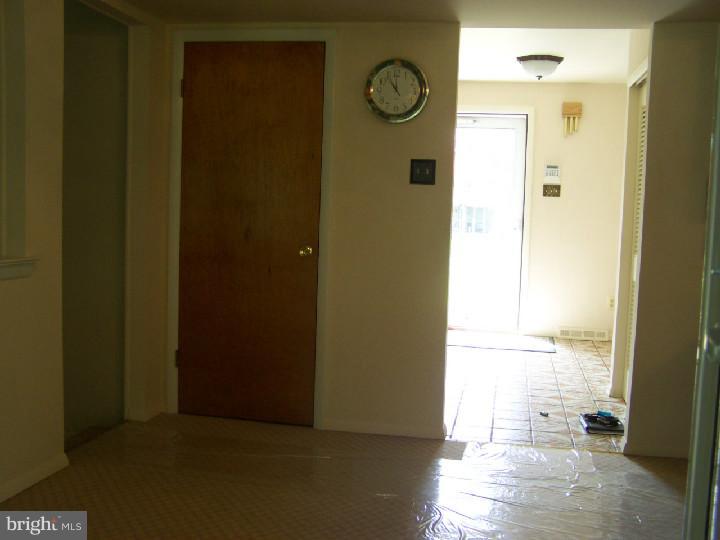 330 Magnolia Road Warminster, PA 18974 - Photo 8 of 25 Gallery Image 8