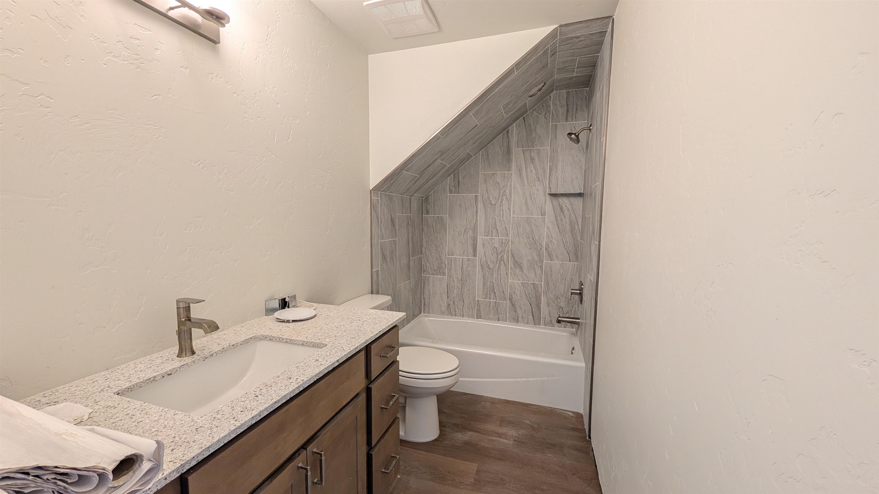 2471 Ross Road, Unit B Grand Junction, CO 81505 - Photo 9 of 13 Gallery Image 9