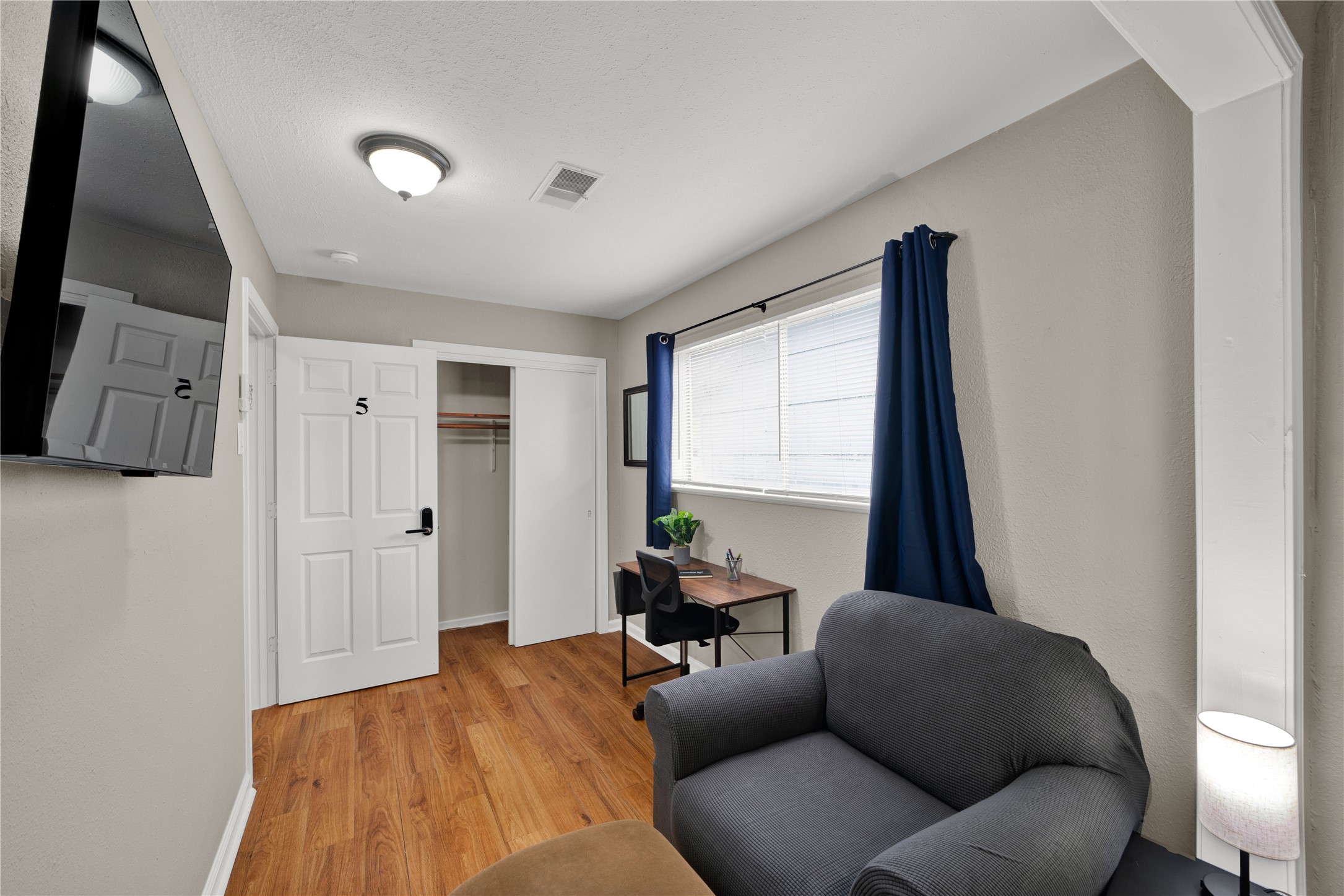 5818 Schevers Street Houston, TX 77033 - Photo 9 of 10