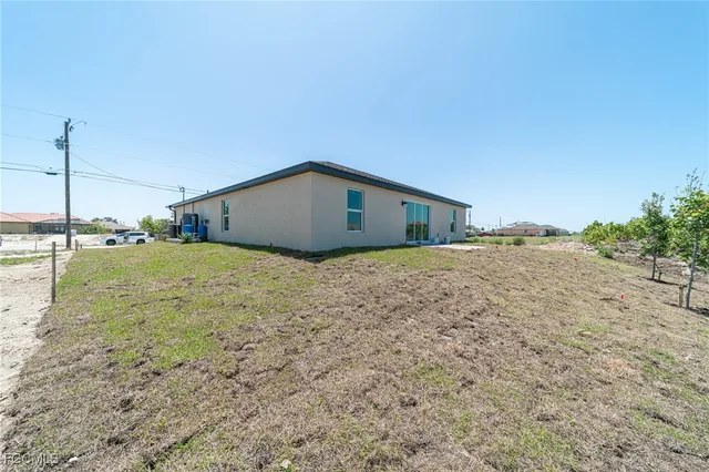 $1,999 | 2122 Northwest 9th Avenue, Cape Coral, FL 33993