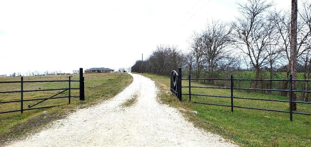 4948 Woodlawn Road Lorena, TX 76655 - Photo 48 of 48 a view of a fence