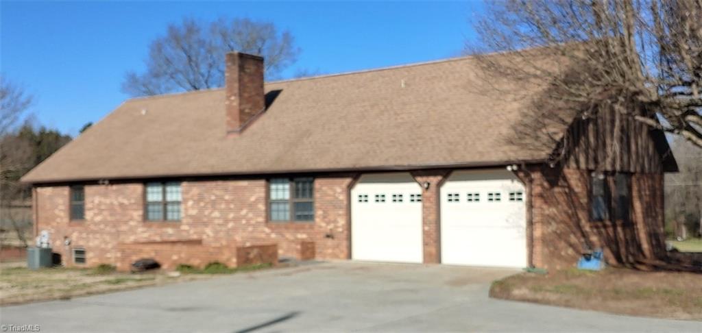 123 Cedar Ridge Road Mocksville, NC 27028 - Photo 3 of 25 Two car attached garage with storage and laundry. Good space for expansion as well.